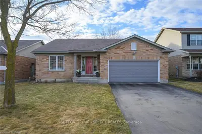 1926 DOWNES Court, London North, ON N6G 5E8
