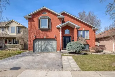 30 NAPOLEON Drive, London East, ON N5V 4A8