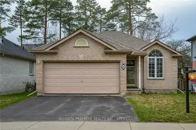 602 SPRUCEWOOD Drive, London North, ON N5X 4J5