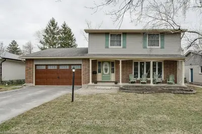 6 COWAN Avenue, London South, ON N6C 4E6