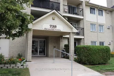 735 DEVERON Crescent 102, London South, ON N5Z 4X8