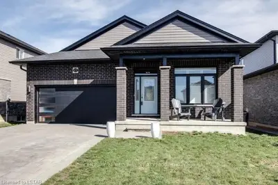 15 CONNOR Avenue, Strathroy-Caradoc, ON N7G 0E8