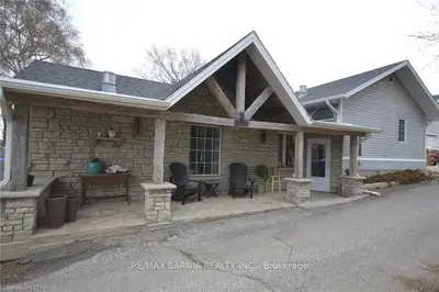 7641 Lakeshore Road, Lambton Shores, ON N0N 1J0