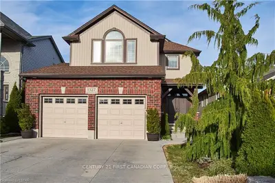 1327 OAKCROSSING Road, London North, ON N6H 0C1