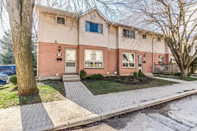 35 WATERMAN Avenue W 18, London South, ON N6C 5T4