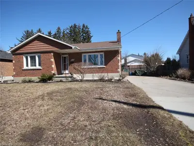 33 HOLBORN Street, Brantford, ON N3R 6Y4
