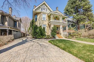32 GROSVENOR Street, London East, ON N6A 1Y5