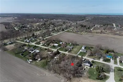 8289 BURWELL Road, Lambton Shores, ON N0M 1T0