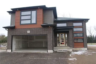2 MCNEIL Street, Strathroy-Caradoc, ON N0L 0L0