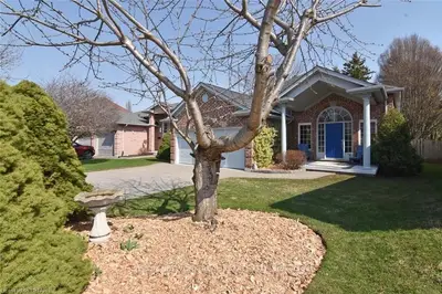 595 Thornwood Court, London North, ON N6H 5J5