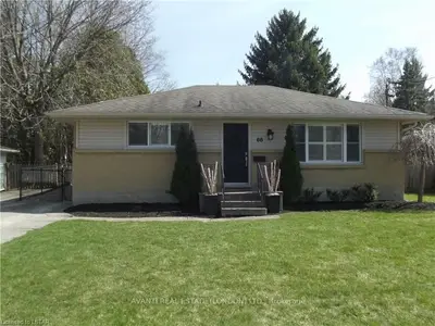 68 THORNCREST Crescent, London South, ON N6J 1K3