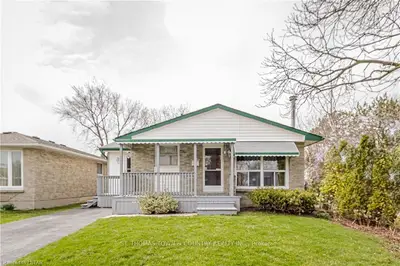 2 ADSWOOD Place, London South, ON N6E 1W7