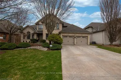122 GREEN HEDGE Lane, London North, ON N6H 5A7