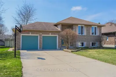 79 MOFFAT Lane, Strathroy-Caradoc, ON N7G 3Z8
