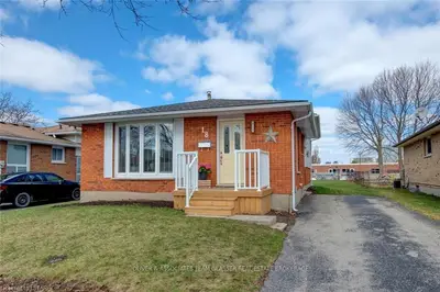 18 FENNELL Crescent, London South, ON N6E 2E3
