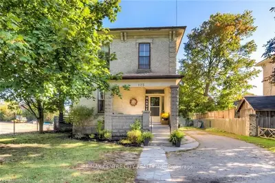 125 CARADOC Street S, Strathroy-Caradoc, ON N7G 2N7