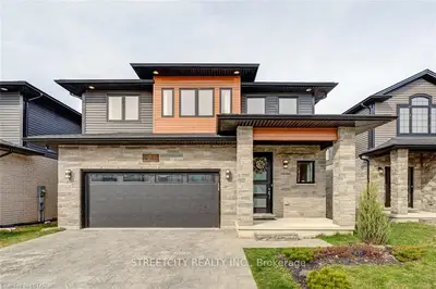 2012 WATEROAK Drive, London North, ON N6G 5B4