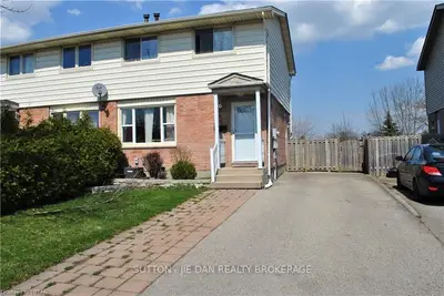 60 DENLAW Road, London North, ON N6G 3L4