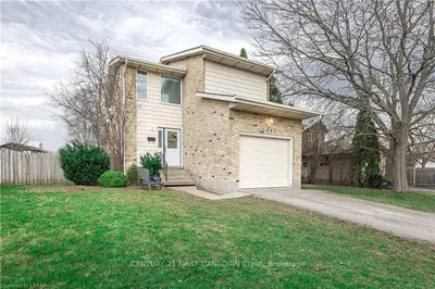 1044 MAHOGANY Road, London North, ON N6H 2W5