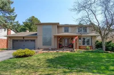 56 HILLSMOUNT Road, London South, ON N6K 1W2