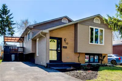 23 POPLAR Crescent, London South, ON N6E 2N3
