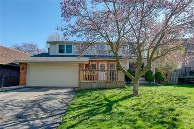 32 WIDDICOMB Crescent, London South, ON N6K 3C1