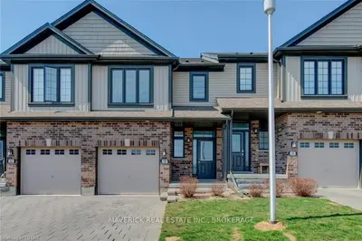 1030 OAKCROSSING Gate 28, London North, ON N6H 0A8