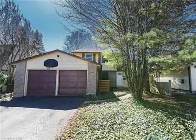 15 Crabtree Avenue, London North, ON N6G 2H6