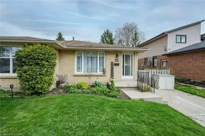 24 RANCHWOOD Crescent, London North, ON N6G 3A2