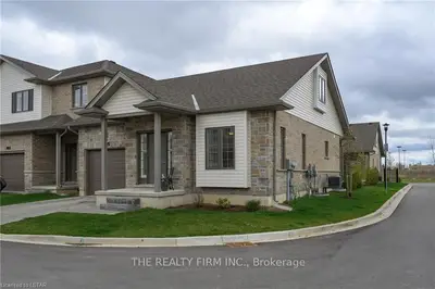 2910 TOKALA TRAIL Trail 105, London North, ON N6G 0T9