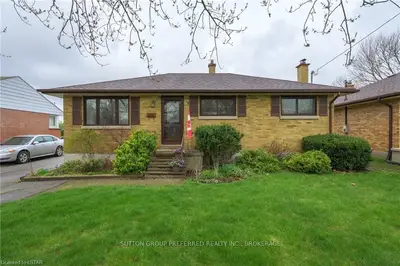 1910 CRYSTAL Crescent, London East, ON N5V 1H4
