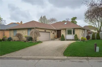 392 SUNNYSIDE Court, London North, ON N5X 3N3