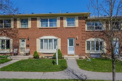 322 HOMESTEAD Court, London North, ON N6G 2E9