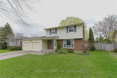 5 ROLAND Lane, London North, ON N5X 1E9
