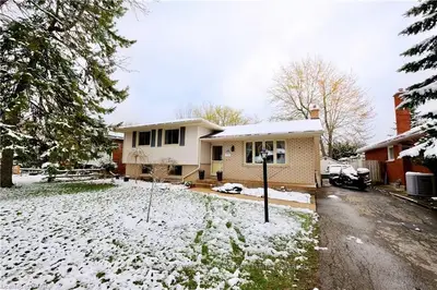 102 EBURY Crescent, London South, ON N6C 3E2