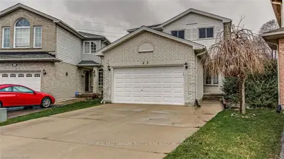 11 PONDS EDGE Court, London South, ON N5Z 5C4