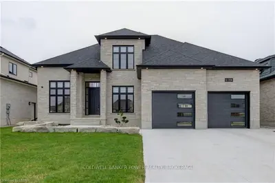 7091 CLAYTON Walk 12, London South, ON N6P 0G1