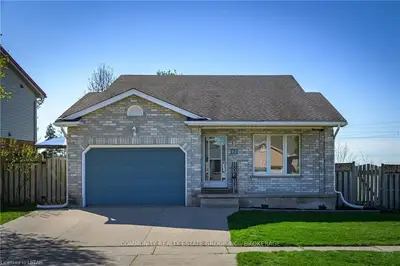 61 BOURNEMOUTH Drive, London East, ON N5T 4T2