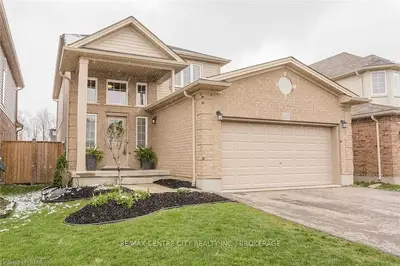 2295 YELLOWBIRCH Way, London North, ON N6G 0L3
