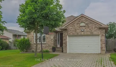 256 PERIWINKLE Road, London South, ON N6M 1B7