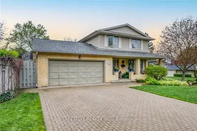 23 PINEGROVE Crescent, London South, ON N6J 3Y8