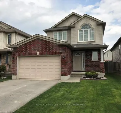 1833 CHERRYWOOD Trail, London North, ON N6H 0E2