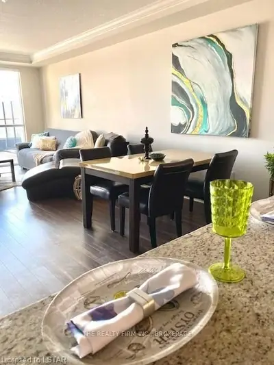 260 VILLAGEWALK Boulevard 208, London North, ON N5X 0A6