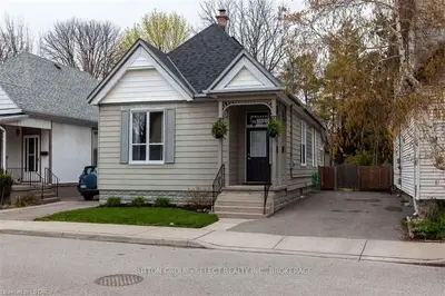 25 MOUNT PLEASANT Avenue, London North, ON N6H 1C8
