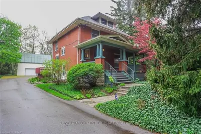 219 BASE LINE Road E, London South, ON N6C 2N6