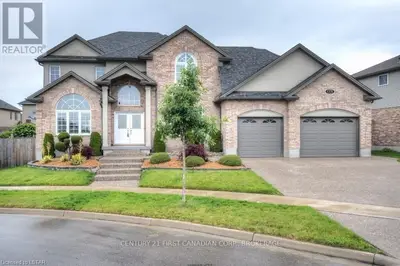 1331 CORONATION Drive, London North, ON N6G 0B4