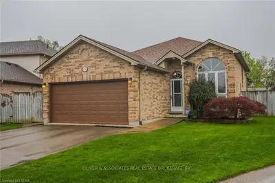 1671 EDGEPARK Place, London East, ON N5V 5E4