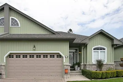 10 OAKWOOD LINKS Lane, South Huron, ON N0M 1T0
