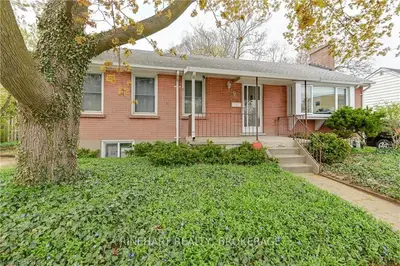 9 BYRON Avenue W, London South, ON N6J 1H4