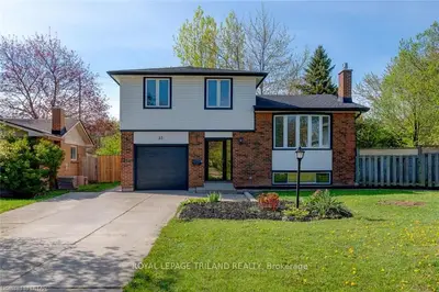 23 SCOTCHPINE Crescent, London North, ON N6G 2E1
